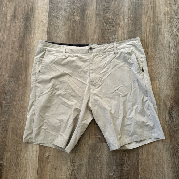 Vuori Men’s Tan Shorts Size XXL - Picture 1 of 4